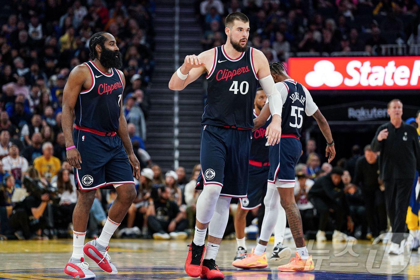 본문 이미지 - NBA LA 클리퍼스가 골든스테이트를 꺾고 시즌 2승째를 거뒀다.  ⓒ AFP=뉴스1