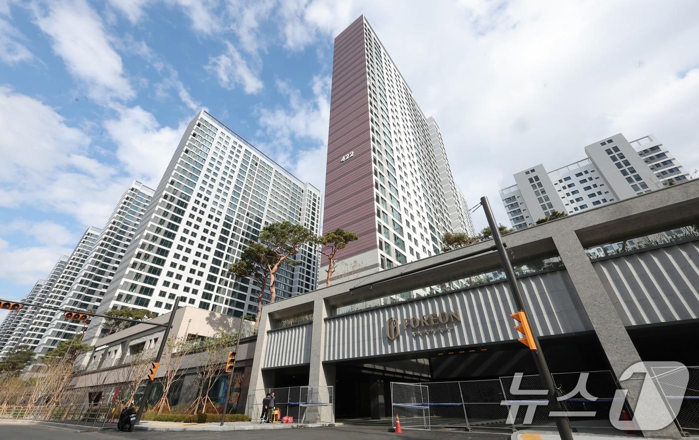 1만2천32가구의 서울 강동구 올림픽파크포레온 아파트 단지 모습. 2024.10.28/뉴스1 ⓒ News1 김성진 기자