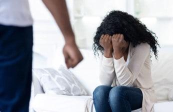 본문 이미지 - 캐나다 통계에 따르면 2018년부터 2023년까지 5년 동안 가정ㆍ파트너 간 폭력 사건이 꾸준히 증가하고 있는 것으로 나타났다./2024. 10. 25/&lt;출처:LEIGH DANlEL FAMILY LAW 홈페이지&gt;