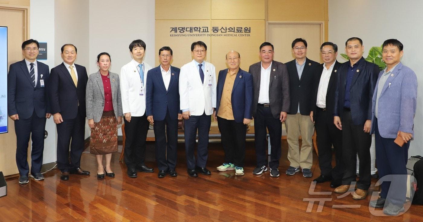 계명대 동산의료원은 28일 라오스 비엔티안 주 의회와 의료 인력 교류 등 상호 협력을 위한 업무협약을 체결했다고 밝혔다. (동산의료원 제공)/뉴스1