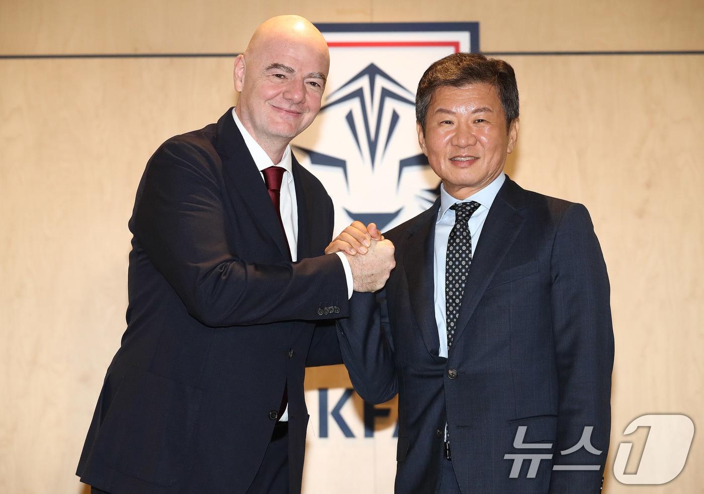 잔니 인판티노 FIFA 회장(왼쪽)과 정몽규 대한축구협회장. /뉴스1 ⓒ News1 박세연 기자