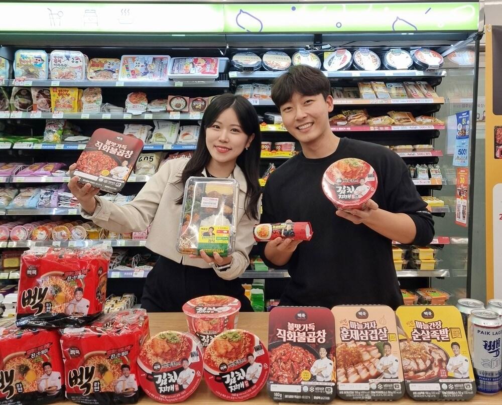 본문 이미지 - 백종원 요리연구가 협업 상품들. (CU 제공).  