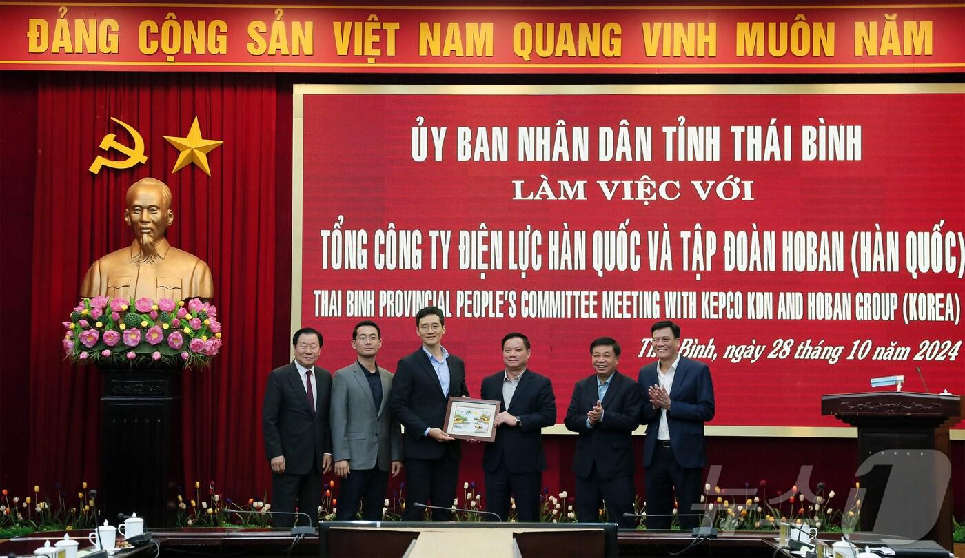 호반그룹은 그룹의 글로벌 비즈니스 확대를 위해 김대헌 기획총괄사장이 베트남 타이빈성을 방문했다고 29일 밝혔다.(호반그룹 제공)