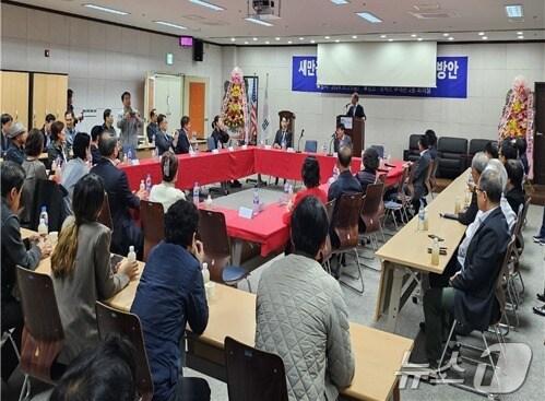 본문 이미지 - 전북수출기업협회와 파시픽코리아가 마련한 '미주 한상 O2O 수출상담회'가 군산 포엑스 무역전시관에서 열리고 있다.(파시픽코리아 제공) 2024.10.29/뉴스1