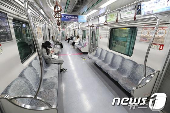 본문 이미지 - 대구지하철 전동차(뉴스1 자료)