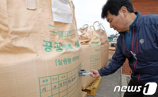 본문 이미지 - 전북자치도 전주시가 오는 11월 말까지 2024년산 공공비축미 1962톤을 매입할 계획이다.(전주시 제공)/뉴스1