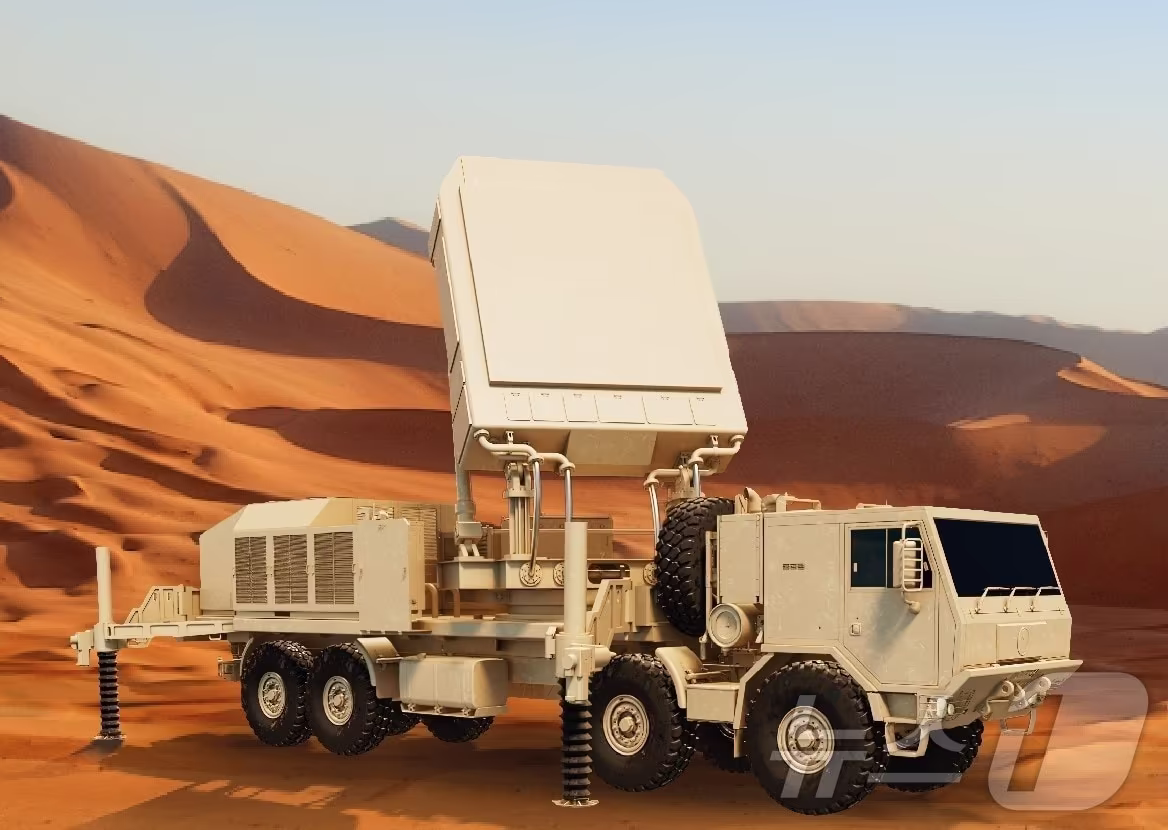 본문 이미지 - 한화시스템이 개발한 '천궁-II 다기능레이다(MFR)'의 수출형 모델(한화시스템 제공). 2024.10.29.