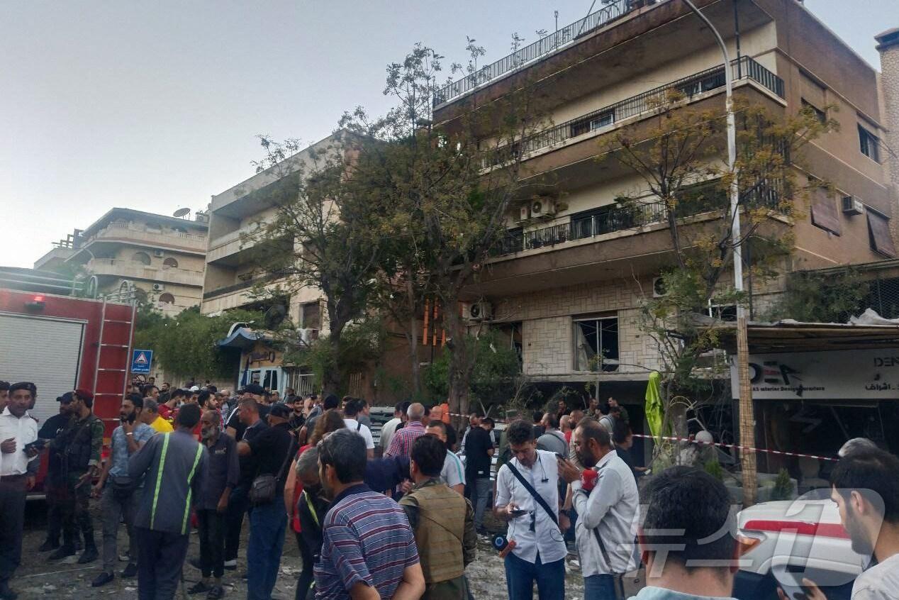 본문 이미지 - 이스라엘의 시리아 다마스쿠스 공습으로 하산 나스랄라 레바논 무장정파 헤즈볼라 전 수장의 사위가 사망했다. ⓒ AFP=뉴스1