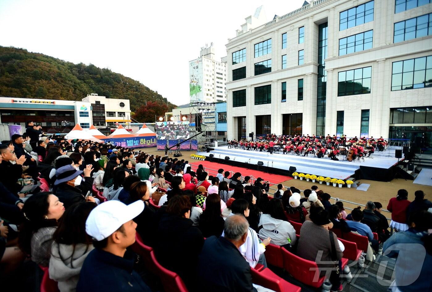 본문 이미지 - 지난해 열린 화천 청소년이 수놓는 가을 별빛 하모니 음악회.(화천군 제공)