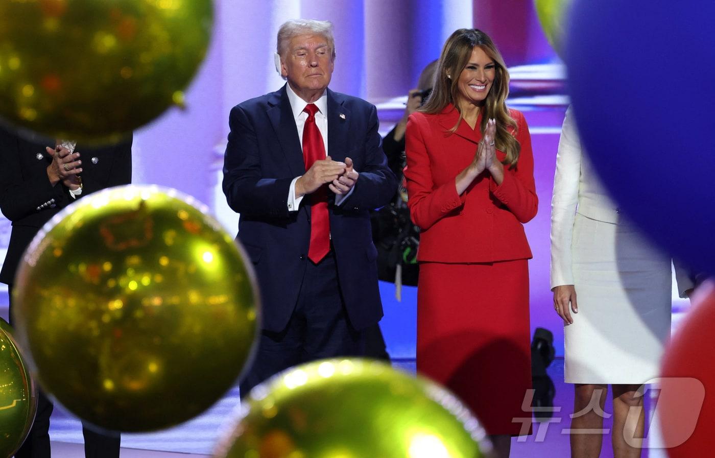 미국 위스콘신주 밀워키에서 도널드 트럼프 전 대통령 겸 공화당 대선 주자(좌)와 부인 멜라니아 트럼프가 공화당 전당대회(RNC)에 참석했다. 2024.07.18/ ⓒ 로이터=뉴스1 ⓒ News1 권진영 기자