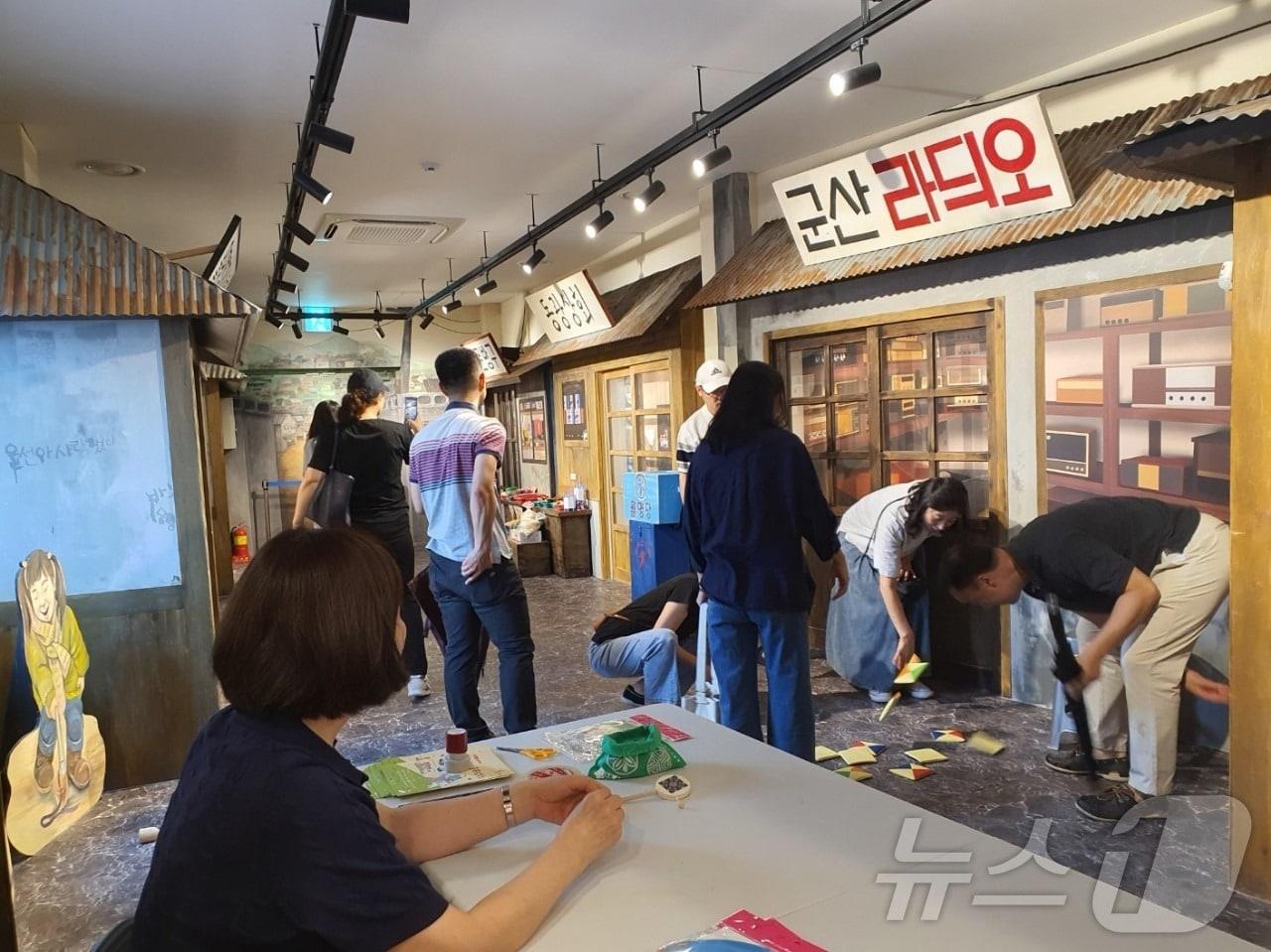 본문 이미지 - 군산시 신흥동 말랭이마을에서 매월 마지막주 토요일에 골목잔치를 연다.(군산시 제공) 2024.10.3/뉴스1