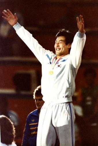 본문 이미지 - 2024년 대한민국 스포츠영웅에 선정된 하형주 (대한체육회 제공)