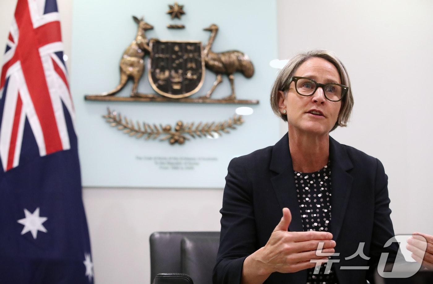 본문 이미지 - 크리스틴 틸리 호주 외교부 기후변화대사가 30일 오후 서울 종로구 종로 주한 호주 대사관에서 뉴스1과 인터뷰를 갖고 있다. 2024.10.30/뉴스1 ⓒ News1 임세영 기자