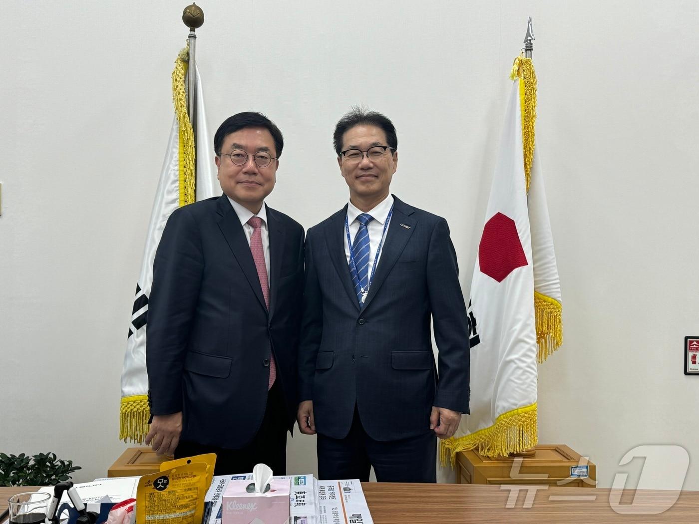 본문 이미지 - 서범수 국민의힘 의원(울산 울주군)이 30일 울산과학기술원(UNIST) 박종래 총장과의 면담을 통해 울산과학영재학교 도입 방안에 대해 심도 있는 논의를 진행했다.(서범수 의원실 제공)