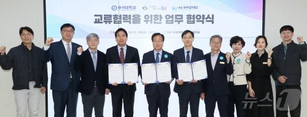 본문 이미지 - 우석대와 완주군, 전북하이텍고가 31일 업무협약을 맺고, 수소산업분야 인재육성에 힘을 모으기로 했다.(우석대 제공)/뉴스1