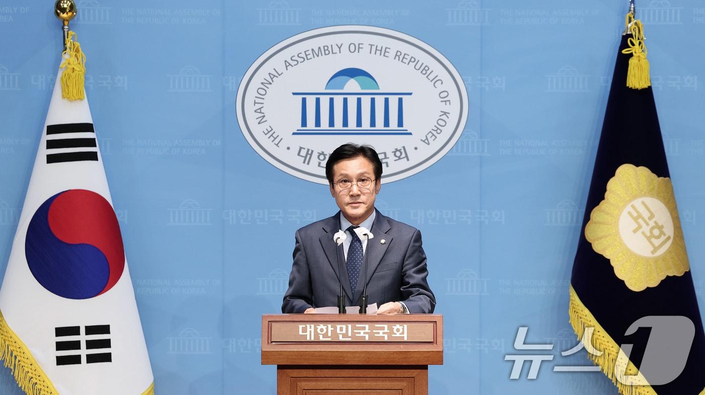 본문 이미지 - 신영대 더불어민주당 의원이 31일 서울 여의도 국회 소통관에서 검찰의 구속영장 청구 관련 기자회견을 하고 있다. 2024.10.31/뉴스1 ⓒ News1 김성진 기자