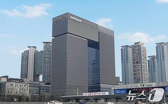 본문 이미지 - 분당두산타워 전경(두산 제공)