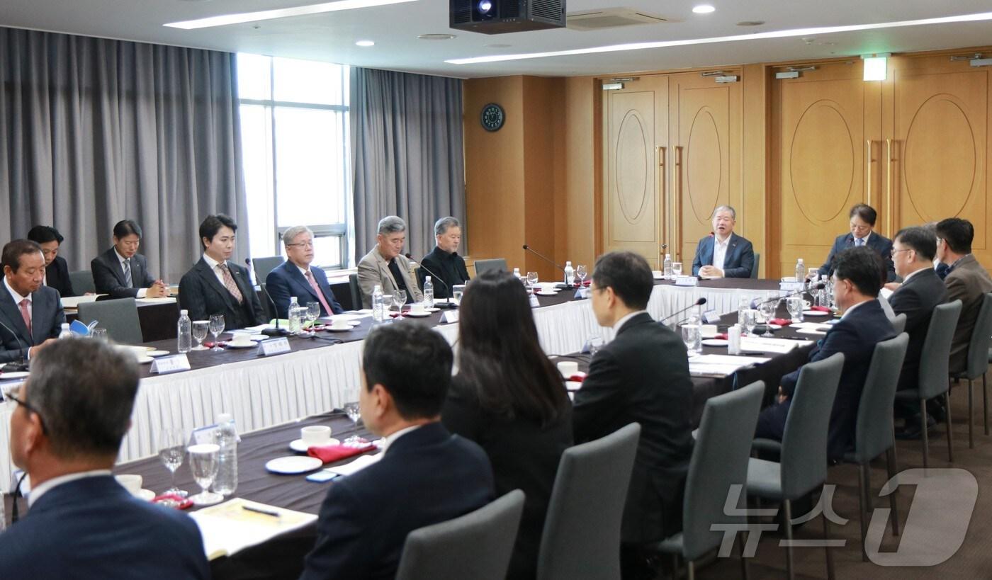 본문 이미지 - ‘대전지방국세청장 초청 상공인 간담회’ 모습. (대전상의 제공) /뉴스1