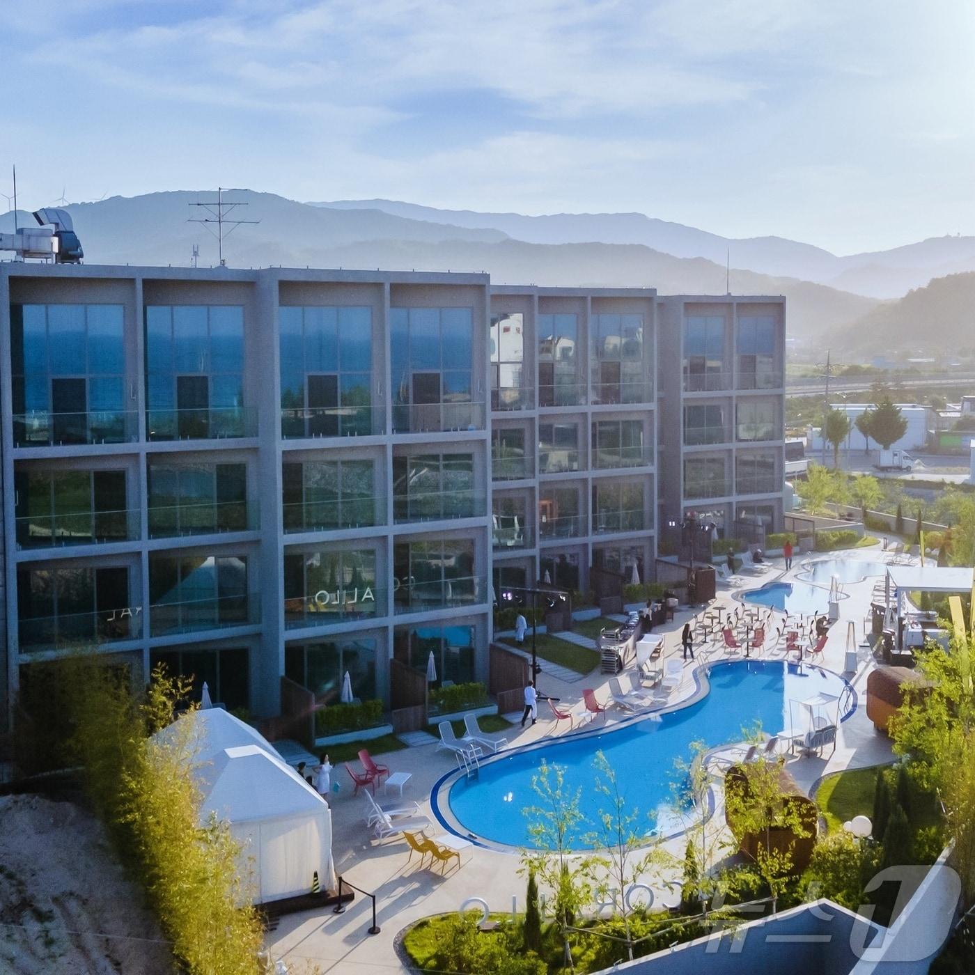 본문 이미지 - 강원도 양양에 있는 코랄로 바이 조선 호텔 전경. 호텔 인스타그램.