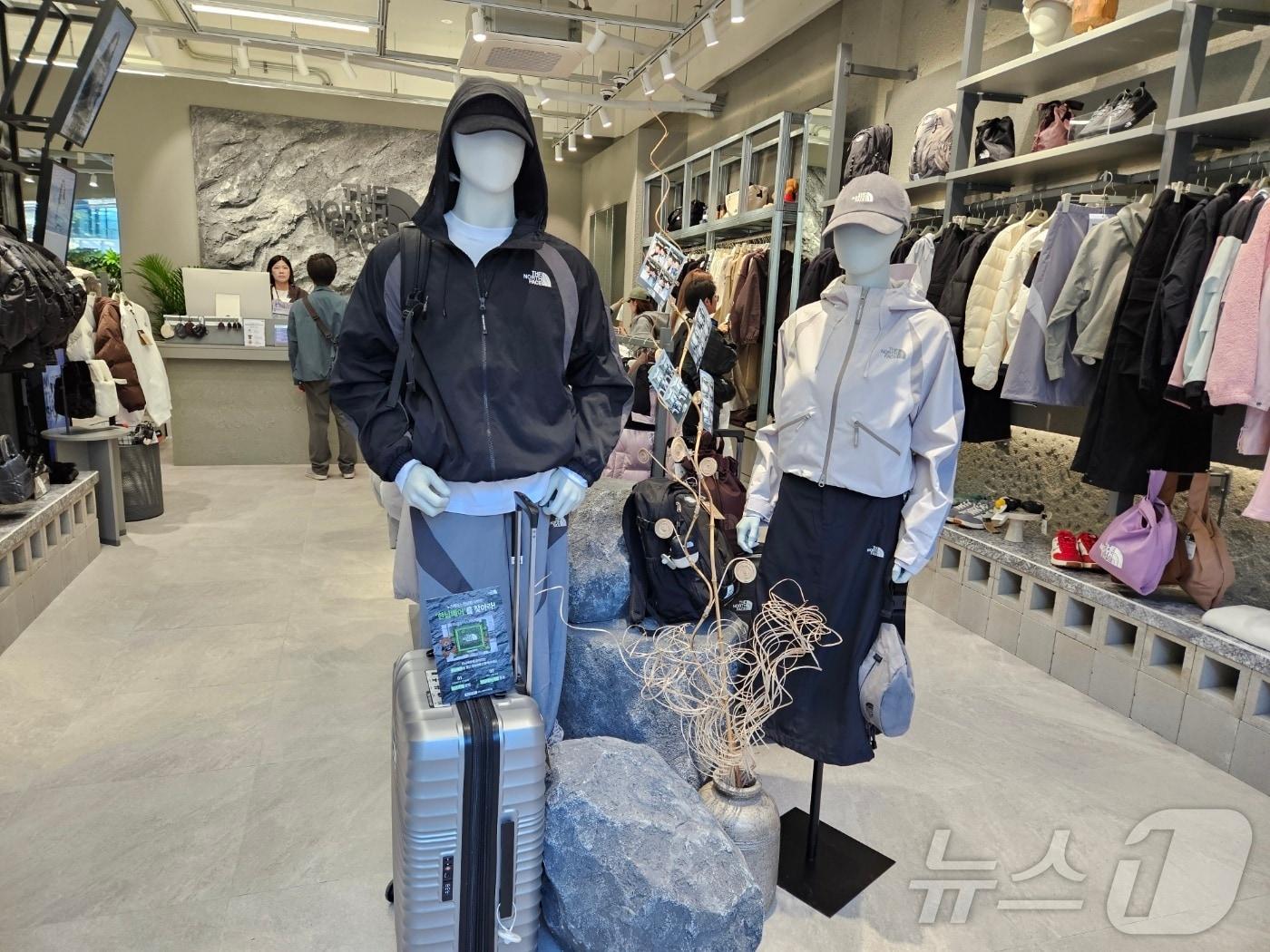 본문 이미지 - 노스페이스 한남점 매장 모습.ⓒ 뉴스1/김진희 기자.