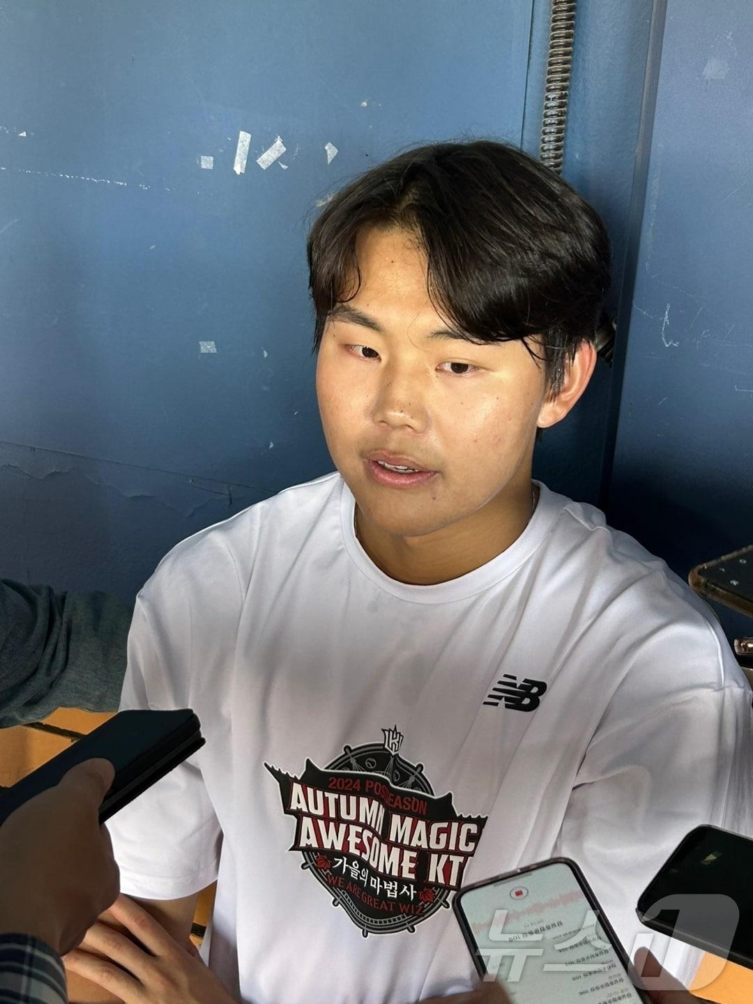 본문 이미지 -  5일 서울 잠실구장에서 열리는 KT와 LG의 준플레이오프 1차전을 앞두고 만난 KT 투수 소형준. 2024.10.5/뉴스1 ⓒ News1 문대현 기자