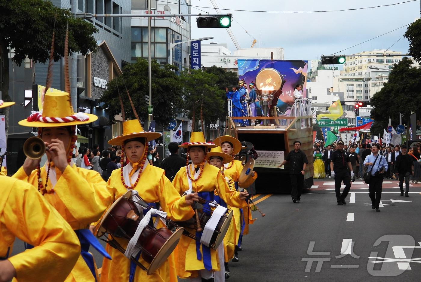 지난해 10월 5일 제주시 원도심에서 열린 제63회 탐라문화제 &#39;탐라 퍼레이드&#39;.2024.10.5./뉴스1 ⓒ News1 오미란 기자