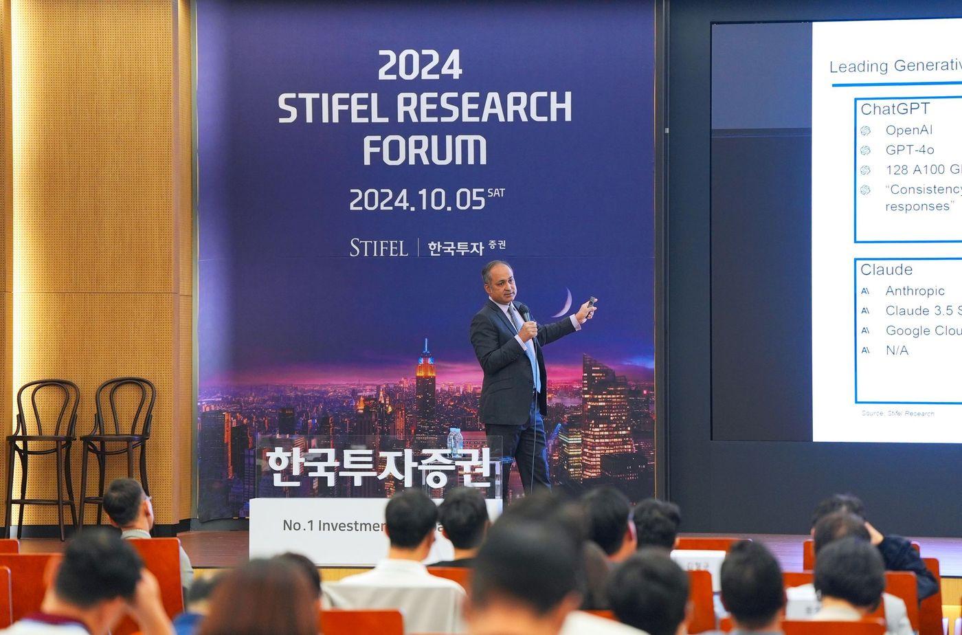  스티펄 애널리스트 '루벤 로이(Ruben Roy)'가 5일 열린 포럼에서 반도체, 광학, 통신장비를 주제로 강연을 진행하고 있다.(한국투자증권 제공) 