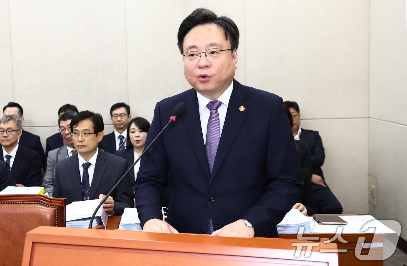 본문 이미지 - 조규홍 보건복지부 장관이 7일 오전 서울 여의도 국회 보건복지위원회에서 보건복지부·질병관리청에 대한 국정감사에서 인사말을 하고 있다. 2024.10.7/뉴스1 ⓒ News1 김민지 기자