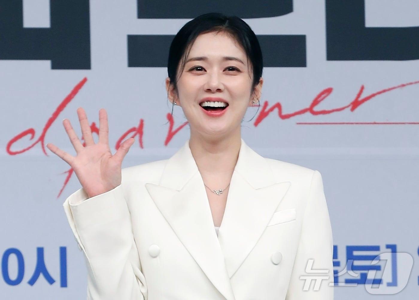 본문 이미지 - 지난달 20일 종영한 SBS드라마 '굿파트너'에 출연해 큰 사랑을 받은 배우 장나라가 최근 보호소 동물들을 위한 기부 선행을 펼쳤다. 2024.7.10/뉴스1 권현진 기자