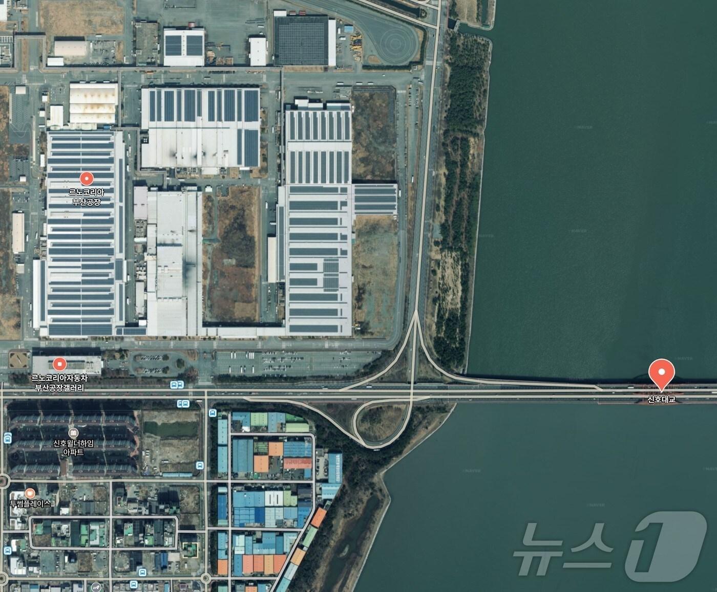 본문 이미지 - 강서구 르노코리아부산공장~신호대교 입구 위성지도(네이버 위성지도 갈무리)