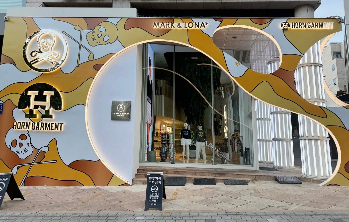 플래그십 스토어 외관(마크앤로나& 혼가먼트 제공)