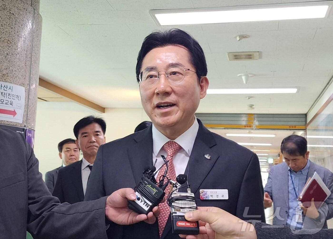 본문 이미지 - 박경귀 전 아산시장이 대법원 판결에 대한 소감을 밝히고 있다. 2024.10.8. /뉴스1 ⓒNews1 이시우 기자