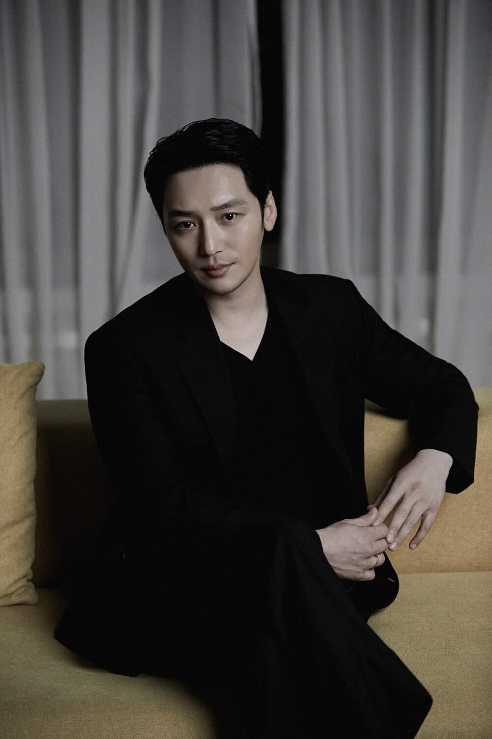 본문 이미지 - 변요한 / TEAMHOPE