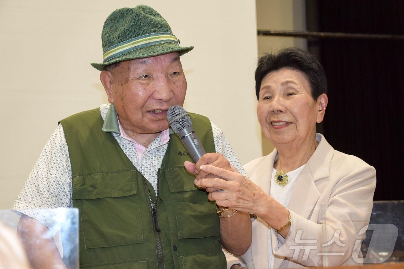 살인 누명을 쓰고 약 46년 간 옥살이를 한 하카마다 이와오(88)가 재심에서 무죄 판결을 받은 후 행사에 참석해 소회를 밝히고 있다. 2024.09.29 ⓒ AFP=뉴스1 ⓒ News1 정지윤 기자