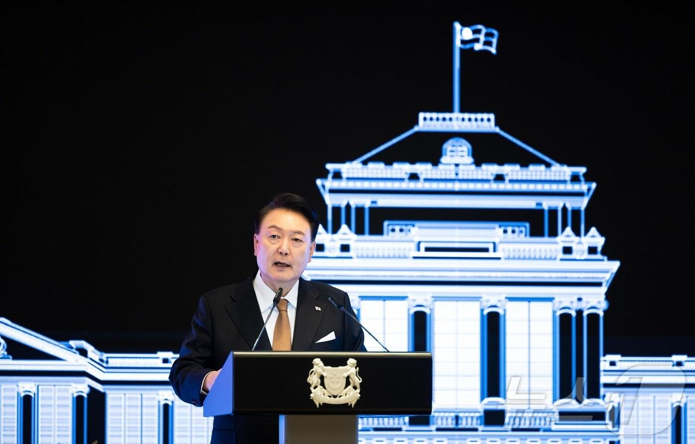 윤석열 대통령이 8일&#40;현지시간&#41; 싱가포르의 한 호텔에서 타르만 샨무가라트남 싱가포르 대통령 주최로 열린 국빈 만찬에 참석해 답사를 하고 있다. &#40;대통령실 홈페이지&#41; 2024.10.9/뉴스1 ⓒ News1 박지혜 기자