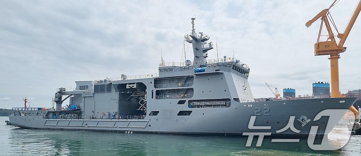 본문 이미지 - 신형 잠수함구조함(ASR)-II '강화도함'이 1일 해군에 인도됐다.  (방위사업청 제공) 2024.11.1/뉴스1