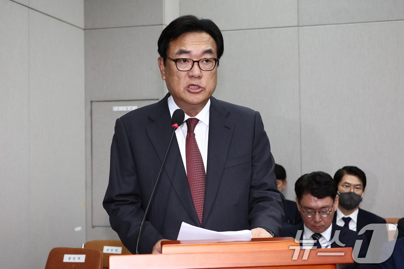 본문 이미지 - 정진석 대통령 비서실장이 1일 오전 서울 여의도 국회 운영위원회에서 열린 대통령비서실·국가안보실·대통령 경호처 대상 종합 국정감사에서 업무보고를 하고 있다. 2024.11.1/뉴스1 ⓒ News1 김민지 기자