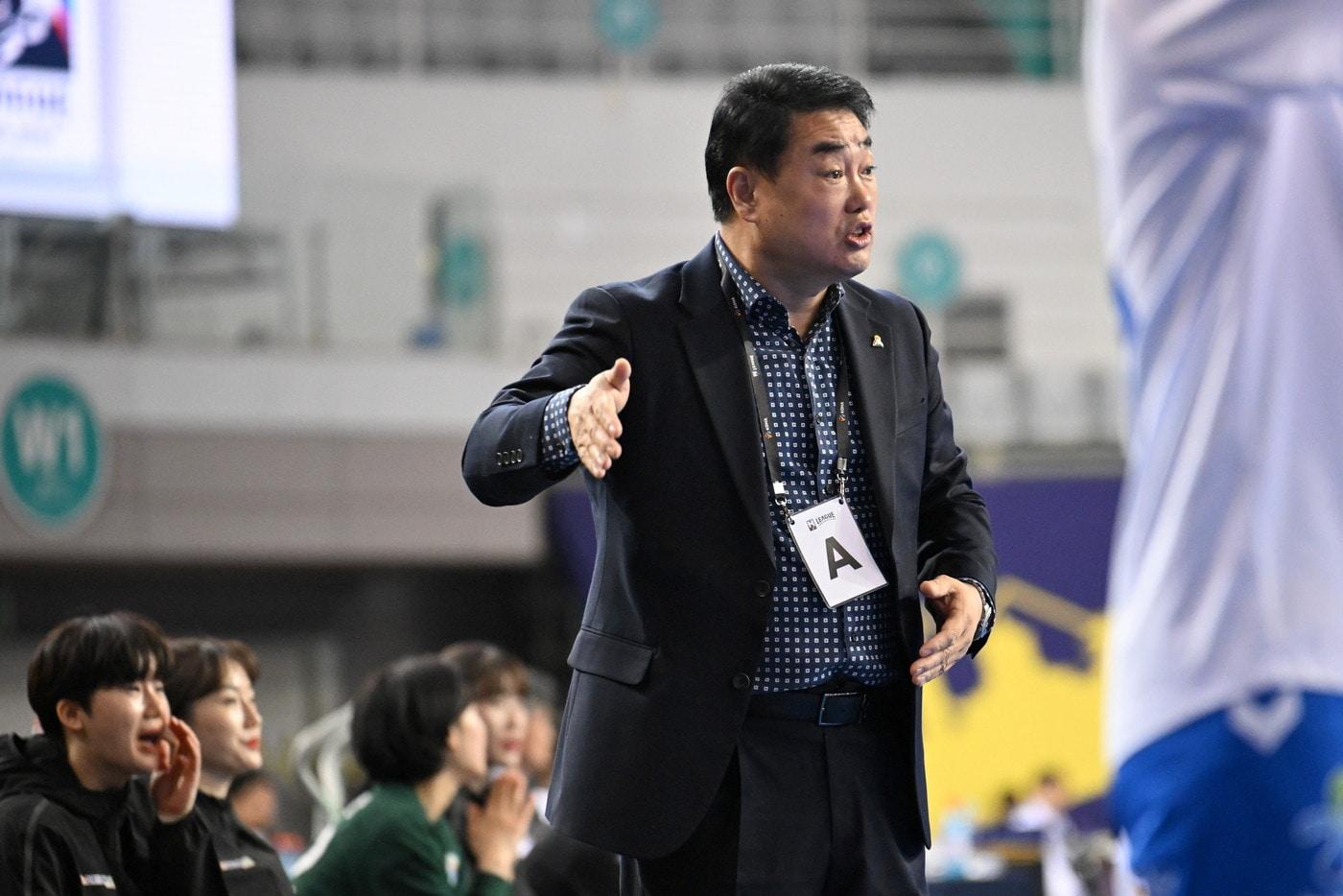 여자 핸드볼대표팀 사령탑으로 선임된 이계청 감독. (대한핸드볼협회 제공)