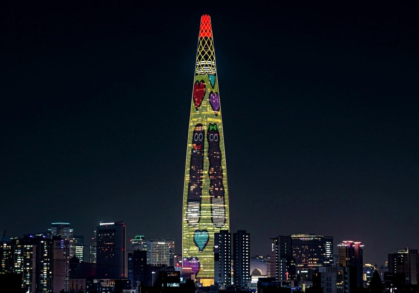  11월 11일 오후 6시부터 송출되는 롯데월드타워 빼빼로데이 미디어 파사드. (롯데웰푸드 제공).