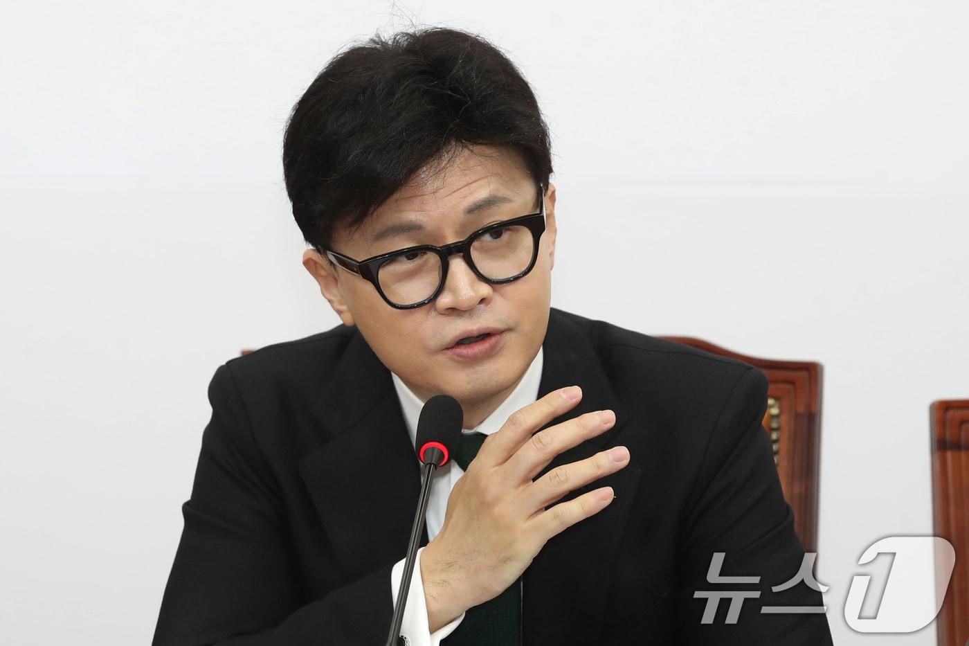 본문 이미지 - 한동훈 국민의힘 대표가 11일 오전 서울 여의도 국회에서 열린 최고위원회의에서 모두발언을 하고 있다. 2024.11.11/뉴스1 ⓒ News1 이광호 기자