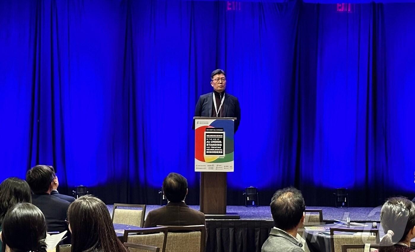 2024 KASBP 가을 심포지엄에서 동아에스티 박재홍 R&D 총괄 사장이 참여자들을 대상으로 동아에스티 R&D 파이프라인과 글로벌 오픈이노베이션 전략에 대해 발표하고 있다.(동아에스티 제공)