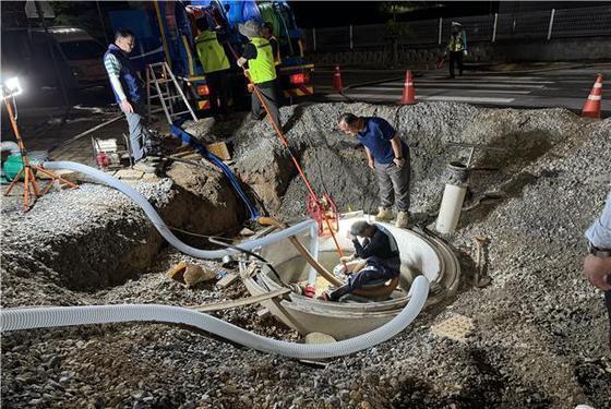 본문 이미지 - 청주시 상수관로 세척 작업(자료사진)/뉴스1 DB 