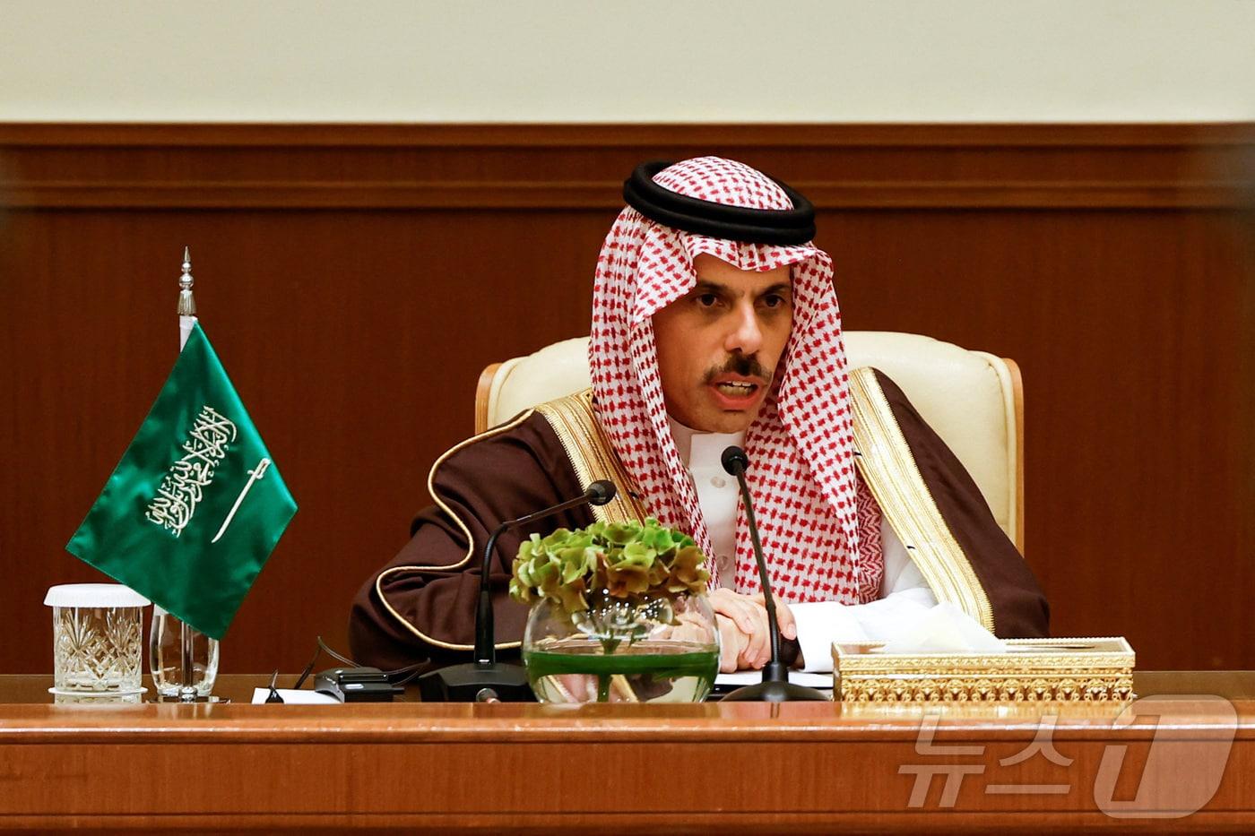 파이잘 빈 파르한 알 사우드 사우디라아비아 외무장관이 11일(현지시간) 아랍-이슬람 특별 정상회담 이후 열린 기자회견에서 발언하고 있다. 2024.11.11 ⓒ 로이터=뉴스1 ⓒ News1 정지윤 기자