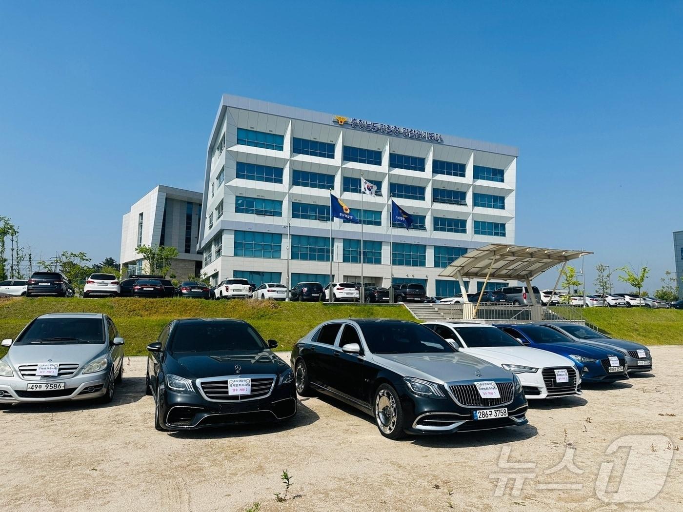 본문 이미지 - 압수한 대포차량.