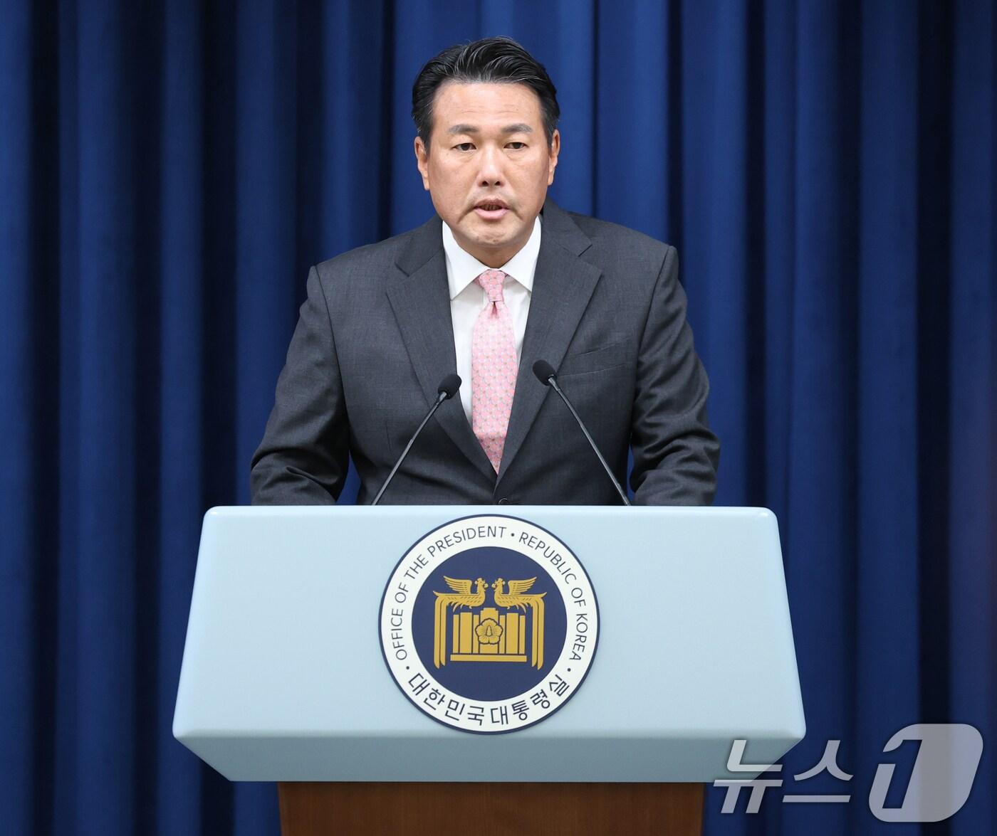 본문 이미지 - 김태효 국가안보실 제1차장이 12일 서울 용산 대통령실 청사에서 윤석열 대통령의 아시아태평양경제협력회의(APEC)·G20 정상회의 참석 등 해외순방 관련 브리핑을 하고 있다. 2024.11.12/뉴스1 ⓒ News1 송원영 기자