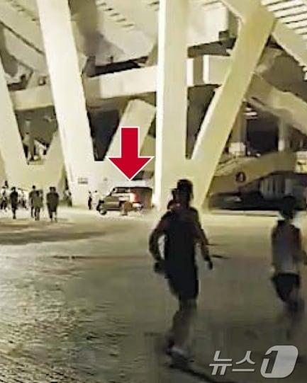 본문 이미지 - 중국 광둥성 주하이 스포츠센터 인근에서 고의로 의심되는 차량 돌진 사고가 발생했다. (사진출처=명보)