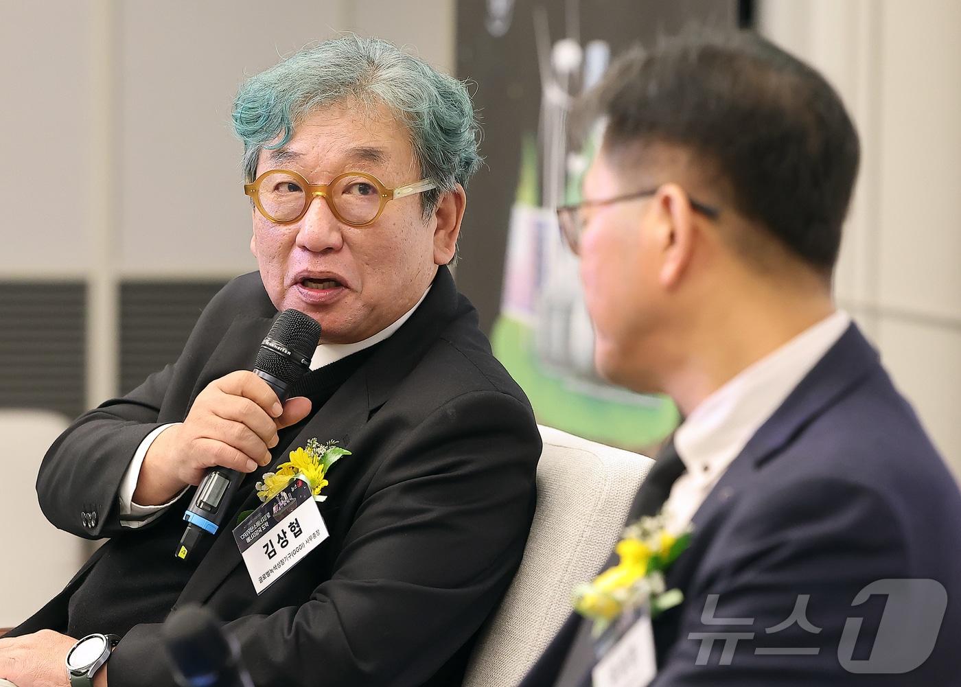 본문 이미지 - 김상협 글로벌녹색성장연구소(GGGI) 신임 사무총장이 13일 오전 서울 용산구 나인트리 프리미어 로카우스 호텔 플로리스홀에서 열린 '뉴스1 미래에너지포럼(NFEF) 2024'에 참석해 유승훈 서울과학기술대학교 교수와 다이얼로그를 하고 있다. 2024.11.13/뉴스1 ⓒ News1 김진환 기자