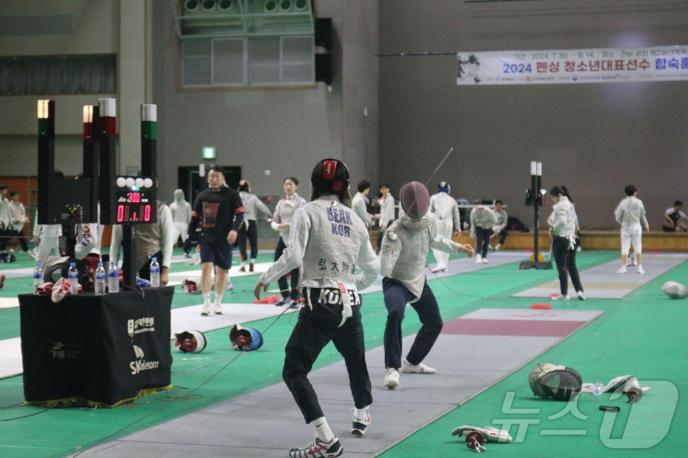 전남에서 전지훈련 하고 있는 펜싱선수단.(전남도 제공) 2024.11.13/뉴스1