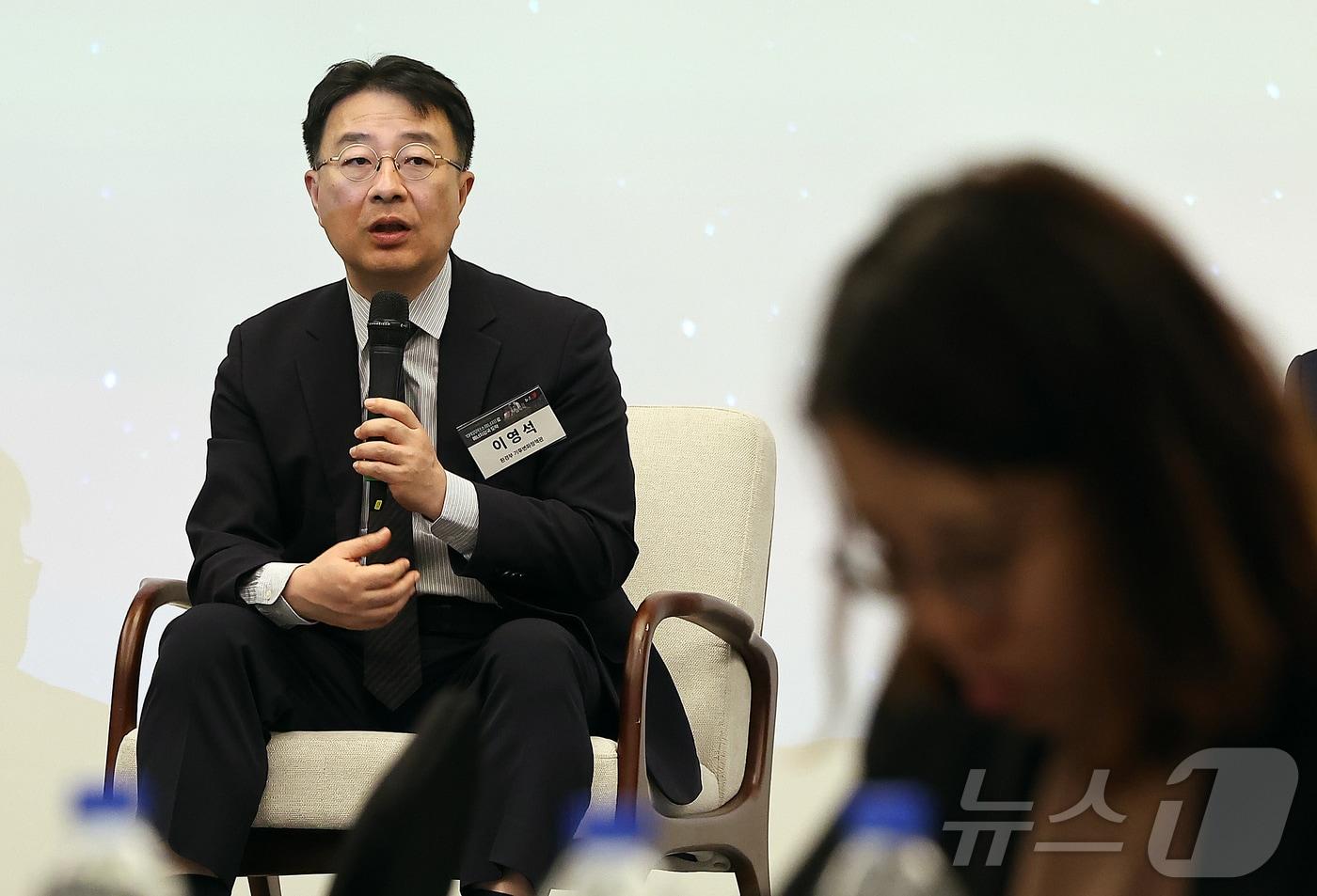 이영석 환경부 기후변화정책관이 13일 오전 서울 용산구 나인트리 프리미어 로카우스 호텔 플로리스홀에서 열린 '뉴스1 미래에너지포럼(NFEF) 2024'에서 'CFE(무탄소에너지)로 에너지강국 도약! 과제는?'이라는 주제로 토론을 하고 있다. /뉴스1