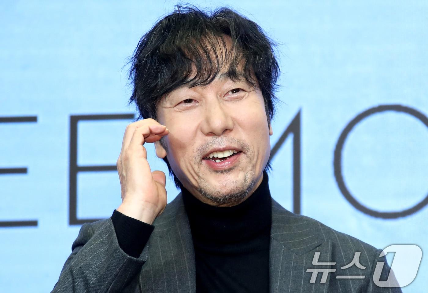 가수 이문세가 13일 서울 마포구 상암 스탠포드호텔에서 가진 정규 17집 기자간담회에서 포즈를 취하고 있다. 2024.11.13/뉴스1 ⓒ News1 권현진 기자